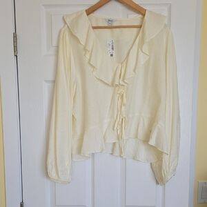 Reitmans Cream Ruffle Blouse